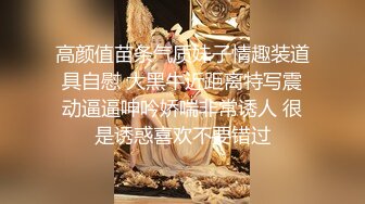 被两根肉棒连续无套输出 两个大球球哗哗 爽叫不停