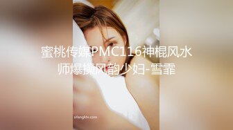 高跟牛仔裤风骚女友跟男友激情啪啪，口交酸奶大鸡巴好骚，衣服都没脱完就让小哥干上了，无套抽插直接内射