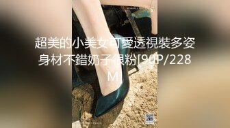 样子闷骚的华裔脸孔眼镜大学生美女在床上上网被大洋屌男友要求吃屌后入性感美臀