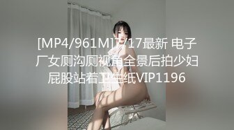 ❤️云盘高质露脸泄密，长相一般胜在够骚，出轨人妻待老公出差把野男人领家里露脸做爱自拍，假鸡巴紫薇预热模仿被3P前后夹击