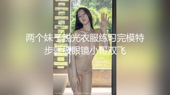 漂亮小美女好久被肏了,老公出差刚回来就迫不及待穿上开档黑丝求操吃鸡鸡,坐在大屌上拼命摇摆到高潮,边干边拍!