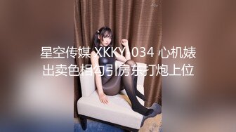 [MP4/ 423M] 甜美极品嫩妹要下海沙发上看大哥草骚逼，全程露脸要4P，激烈抽插浪叫不止还摸骚女奶子