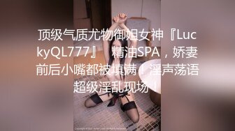 国内厕拍大神潜入商场女厕固定后拍美女尿尿 镶珠鞋美少妇小骚穴的阴唇肉还挺粉 粉嫩的