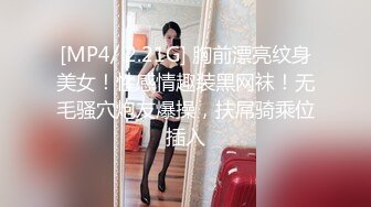 台湾SWAG爆乳大学生『Cutiea』淫荡女大生水手制服 撕破丝袜玩穴自慰