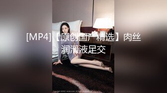 超嫩19姐妹花，4P激情名场面，唇钉妹妹很主动，骑上来自己动，一人一个抽插，看谁敢的猛，场面极度淫骚