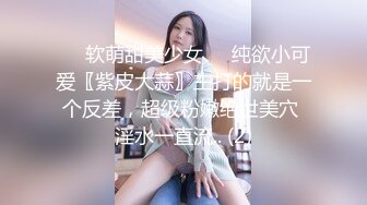 广西爱笑的甜甜女友，吃完鸡被男友拉出门绑在两棵树中间，供过往车辆观赏！