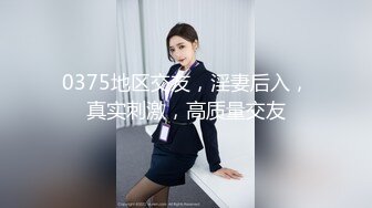 玩弄风骚小女友，对着镜子站在地上玩弄吃奶抠逼