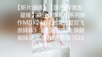 顶级炸裂极品巨乳肥臀撸铁女神【爱健身的妞】露脸私拍，喜欢露出3P颜射，相当反差的