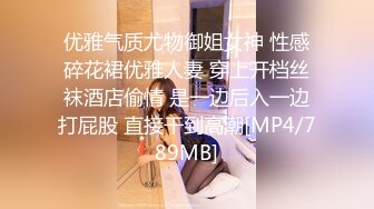 [MP4]【萝莉深喉】两萝莉妹子粉嫩肥逼4P啪啪跳蛋假屌玩弄抽插，双女口交上位快速抽插出白浆