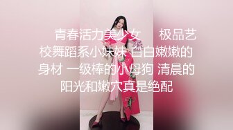 《极品CP魔手外购》商场女厕近景镜头先拍脸再拍逼，各种年轻美女小姐姐小少妇方便，大屁股潮妹透明内裤简直太骚了 (7)