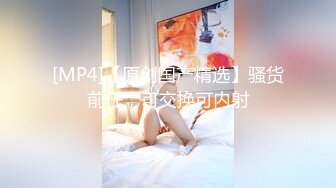 小美女吃鸡很仔细