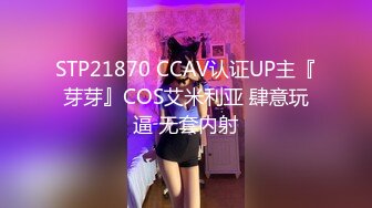 蜜桃臀黑丝美腿，学生制服摇摆诱惑，全身粉嫩假屌骑坐