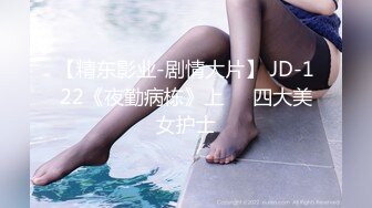 魔手外购2021十月最新流出《商城后景》美女导购员眼镜小姐姐屁眼一张一翕的就是不拉屎