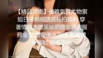 全景厕拍极品长发美女 小穴看起来还挺粉