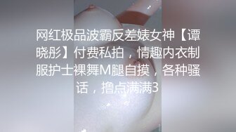 厕拍美女大学生已被开发的粉逼跟到公交车站拍脸