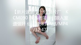 [MP4/ 647M] 骚货来袭！多年未见如此骚逼小贱货，被两大汉3P爆插，撩下花裙一对爆乳，双屌一起舔，轮番上阵操骚