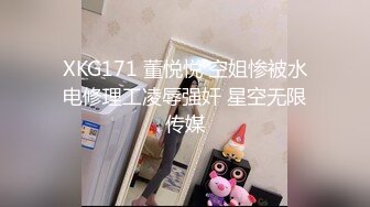 [MP4/ 637M] 无敌美少妇全程露脸勾搭，揉奶玩逼伸着舌头要舔狼友鸡巴，被大哥按着头草嘴