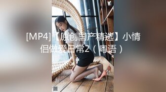 爬气窗偷窥隔壁漂亮小少妇 光屁屁洗衣服 搞卫生 身材不错 奶大逼毛浓密