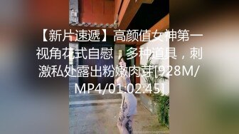 《极品CP魔手外购》美女如云餐饮店大神躲藏女厕逼脸同框偸拍数位小姐姐方便，被一个美女发现翻车了还好没有推门吓尿了 (11)