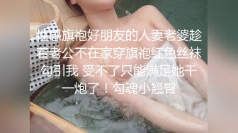 油头满面的韵味美少妇一个全裸自慰，特写美鲍鱼，道具插穴手指玩穴淫水渗出