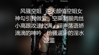 趁表妹洗头时候眼睛无法睁开的时候偷拍她洗澡,可能女人第六感觉察觉到了,表妹问谁在外面