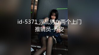 [MP4/ 835M] 两个淫骚小骚货！翘起屁股抢着舔屌！后入爆操下面插嘴，轮流输出最后抠逼，场面非常淫乱