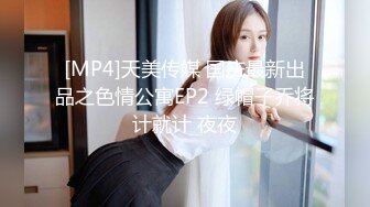 剧情演绎老哥足疗按摩新来个小妹双飞，按按脚加200打飞机，再加钱妹子经不住诱惑双飞，按摩床上骑乘轮换着操