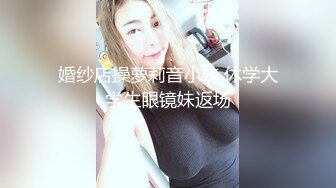 诱人的小少妇颜值很高，漏着骚奶子跟狼友互动撩骚，妩媚诱人揉奶玩逼，跳蛋自慰呻吟听狼友指挥任狼友调教