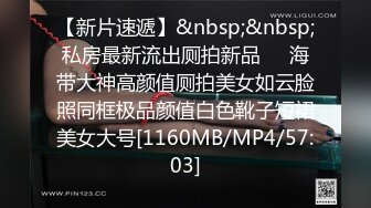 国产TS系列高颜值的人妖姐姐约了两个小哥在家直播玩3P 相互爆菊场面精彩火爆