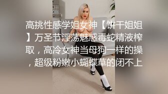 颜值不错的极品小姑娘，让小哥在镜头前刮干净了逼毛特写展示，全程露脸口交大鸡巴让小哥无套抽插