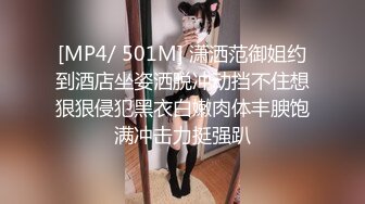 商场女厕全景偷拍美女服务员的极品小黑鲍