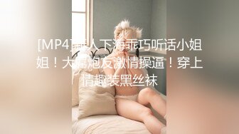 两位大叔3P花裙子韵味小少妇