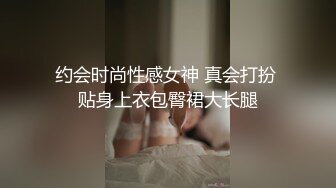 民宅家用摄像头被黑TP老公睡醒了起身抚摸还在睡梦中的媳妇扒掉内裤又舔又抠终于把她弄醒激情互搞