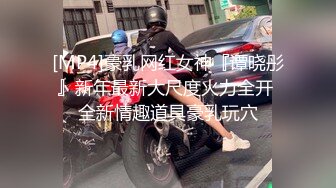 跟随偷窥跟小男友逛街的清纯Jk美眉 卡通小内内紧紧包着大屁屁不停晃动好可爱