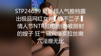 《咸猪手系列》国产街头伸手摸美女丝腿❤️摸完就跑或假装钥匙掉到美女两腿间--光明正大的摸几下 (4)