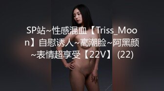 景区厕所偷拍制服美女导游上厕所