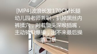 《魔手外购极品CP》公园女厕偸拍数位良家少妇熟女方便~人逼同步正面4K特写绝对惊艳~貌似一位阴门大开的少妇在自摸 (1)