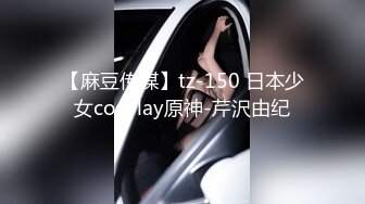 长发女仆装美少妇，女上位后入，手握着大鸡巴忘逼里面塞，在女上位戴套肛交，内射到逼里