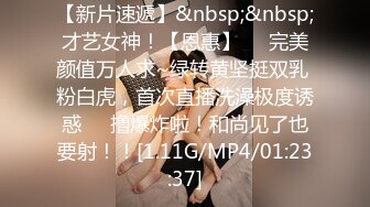 [MP4/ 543M] 把女友的牛仔裤剪一个洞隔着裤子操她的小嫩B爽翻了