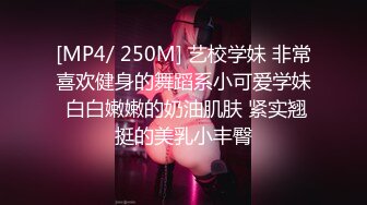 抖音擦边：颜值美女主播各显神通闪现走光 (2)