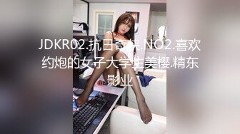 睡衣单腿黑丝极品女神下海，细长美腿夹着振动棒足交，掰穴特写超粉嫩